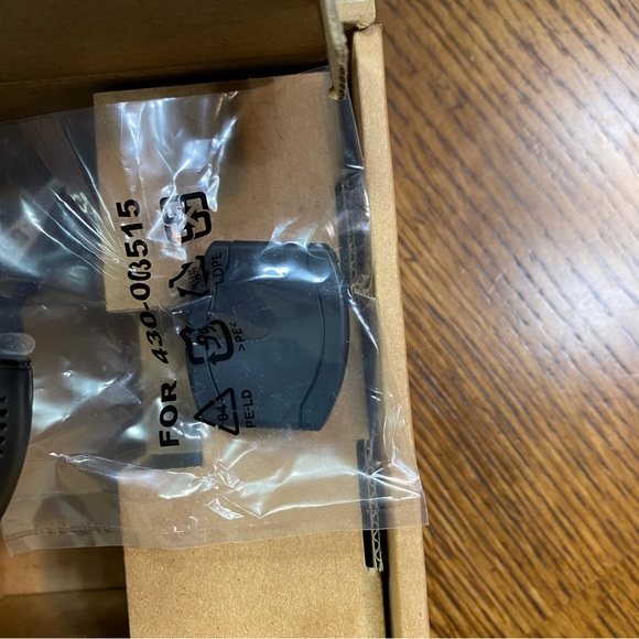 Logitech C930e 1080P HD Video Webcam - 90-Degree Extended View - Picture 9 of 14